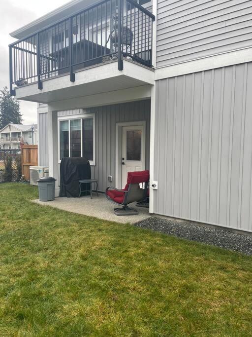 Adorable 1 Bedroom Suite- A Skip To Galloping Goose Victoria Luaran gambar